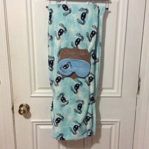 Maddie & Sofie children’s Blanket and Eye Mask Set